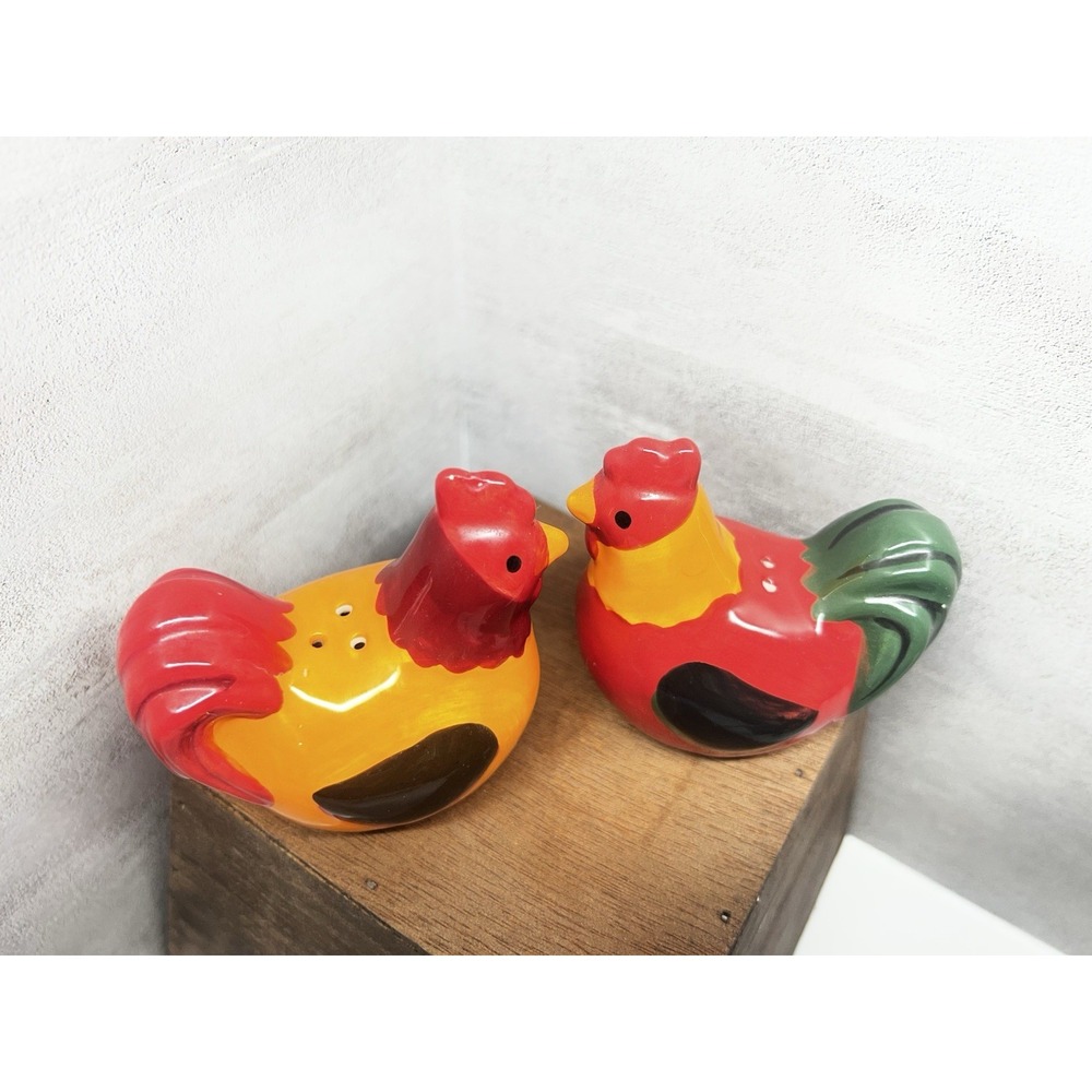 Vintage Set of Chicken Hen Rooster Salt & Pepper Shakers 3" High Red Adorable - Picture 2 of 6